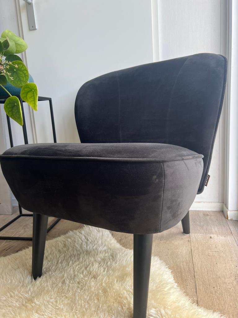 Nieuwstaat WOOOD fauteuil zwart Sara fluweel velvet, Ophalen of Verzenden, Zo goed als nieuw, 75 tot 100 cm, 50 tot 75 cm