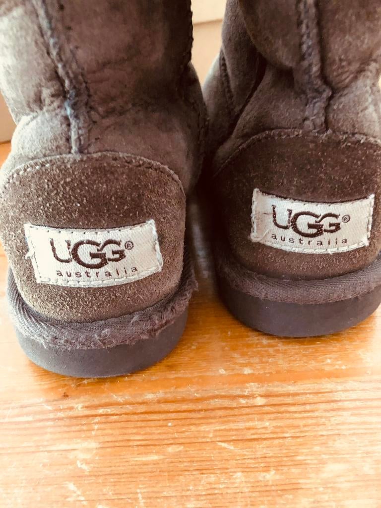 Super mooie, warme, donkerbruine hoge UGG, maat 31, UGG, Meisje, Ophalen of Verzenden, Laarzen