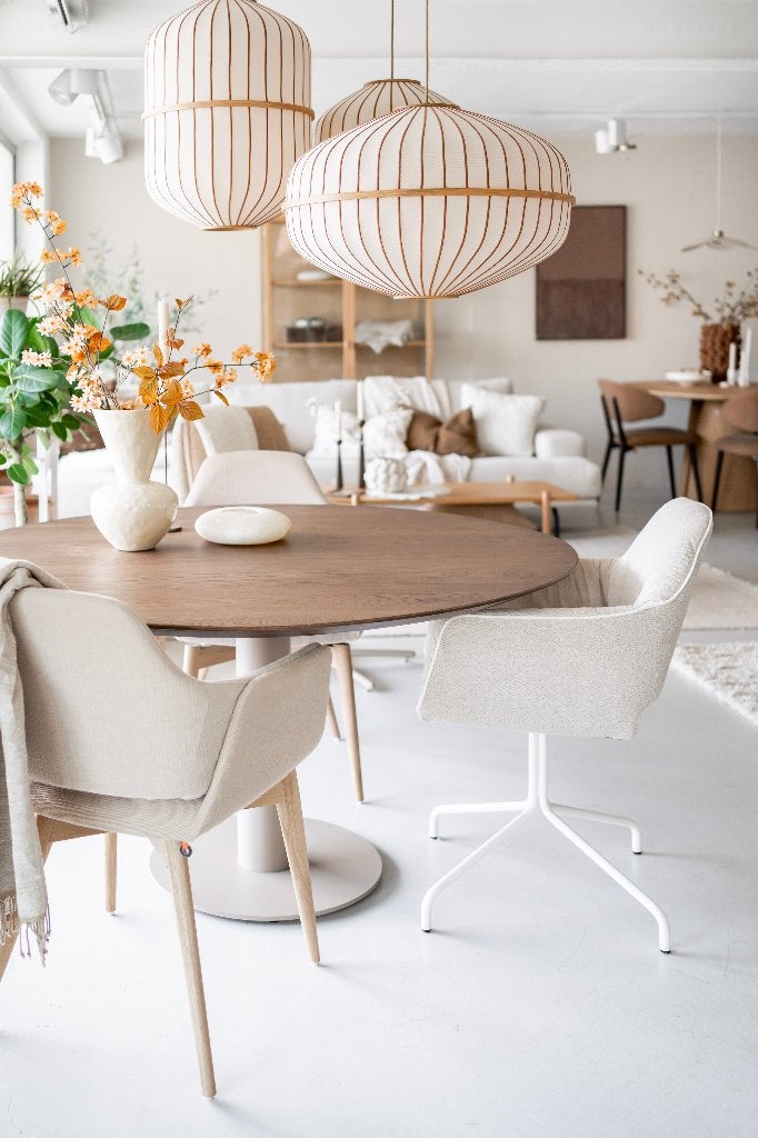 Dyyk eettafel organisch rond 50% korting, Huis en Inrichting, Ophalen, Scandinavisch, Zo goed als nieuw, Vijf personen of meer
