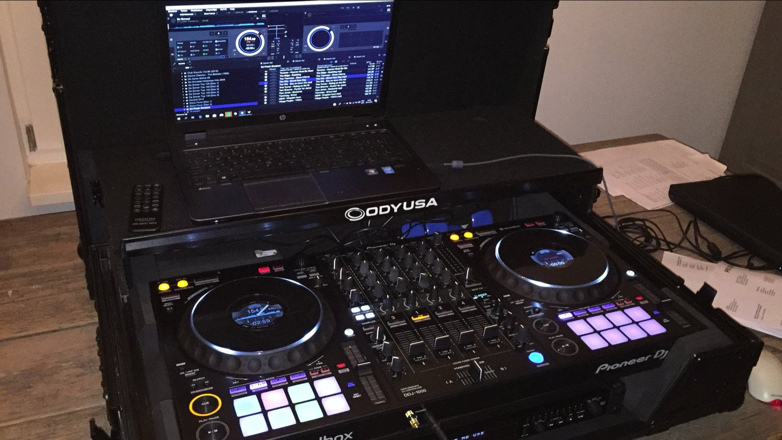 Pioneer DDJ-1000 met Odysys flightcase en stofkap, Ophalen, Zo goed als nieuw, Dj-set, Pioneer
