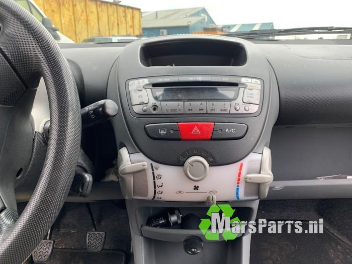 Kachel Bedieningspaneel van een Toyota Aygo, Auto-onderdelen, Gebruikt, -, -, Ophalen of Verzenden