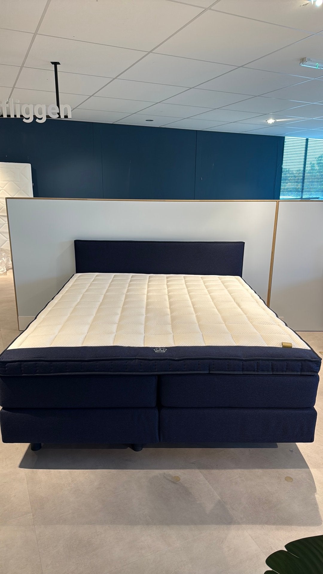 Showroom UITVERKOOP Auping Kiruna Boxspring 180x210, 210 cm, Tweepersoons, Ophalen of Verzenden, Zo goed als nieuw