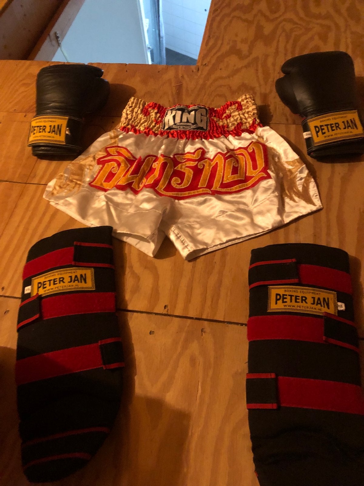 Kickboks zet, Sport en Fitness, Vechtsporten en Zelfverdediging, Ophalen of Verzenden, Zo goed als nieuw, Overige, Vechtsportkleding