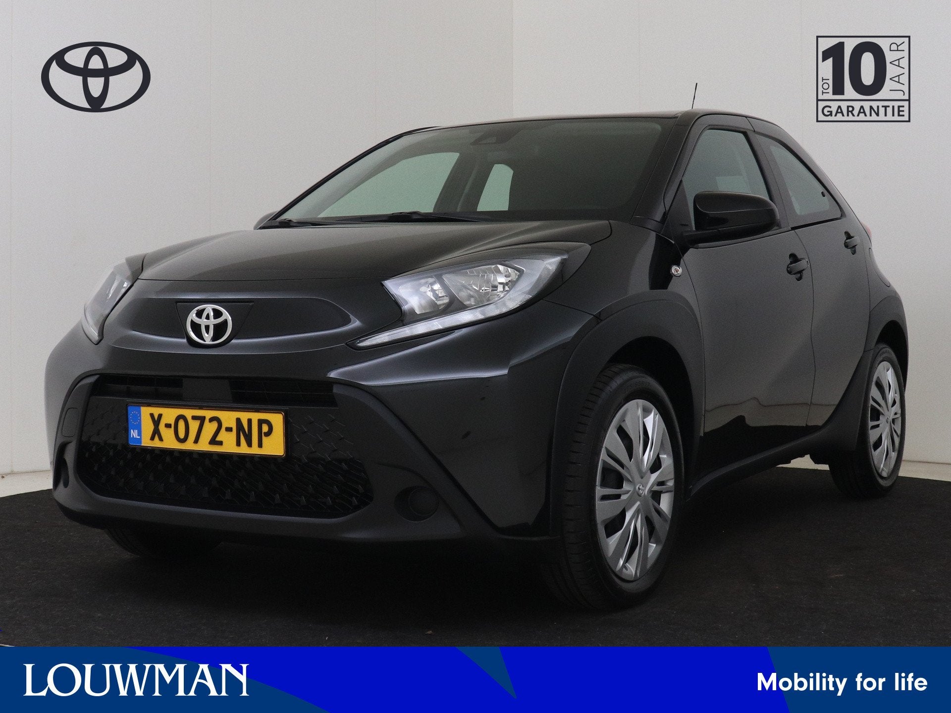 Toyota Aygo X 1.0 VVT-i S-CVT Play | BTW Voertuig | Achterui, 12 maanden, Gebruikt, 4 stoelen, Zwart