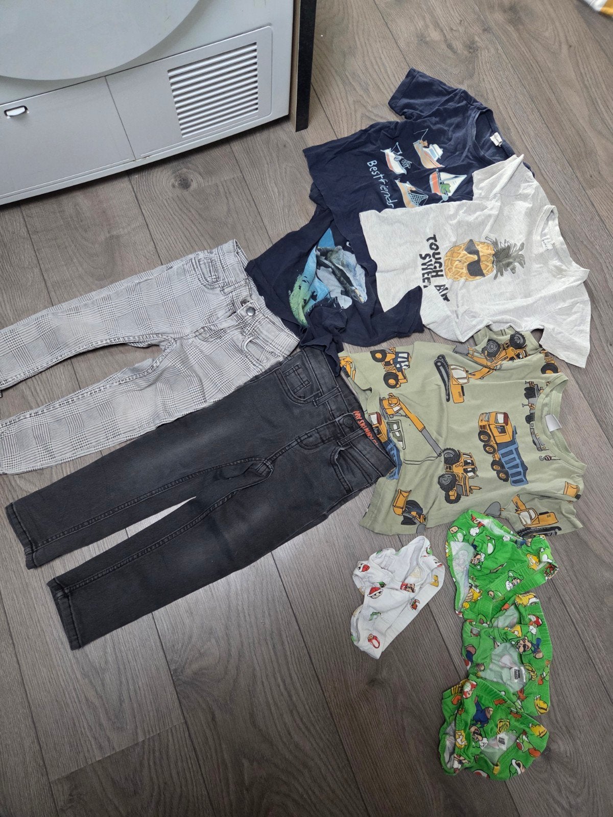 T-shirts en jeans pakket maat 98-104 met gratis extra's, Ophalen, Gebruikt, Jongen