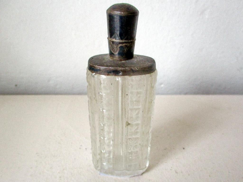 Parfum flesje met zilveren rand en glazen fles ca 1900, Ophalen of Verzenden, Zilver