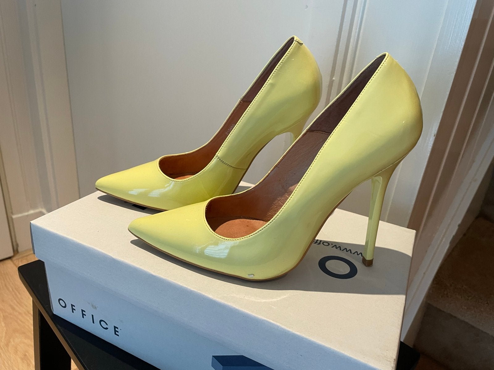Office London Pumps - Lemon Lak - Maat 37 - Hak 10cm, Ophalen of Verzenden, Zo goed als nieuw, Geel, Pumps