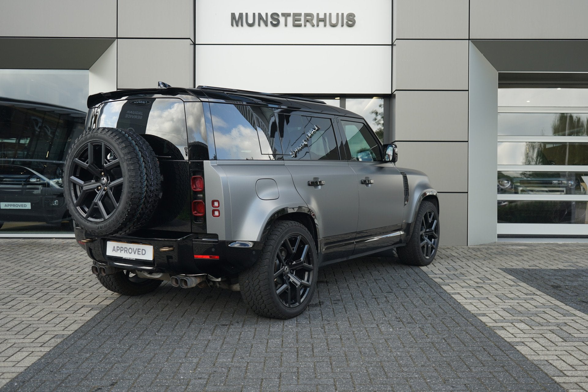 Land Rover Defender 110 2.0 P300e 110 S | Fiscale waarde €, Auto's, Automaat, Gebruikt, Euro 6, 38 km/l