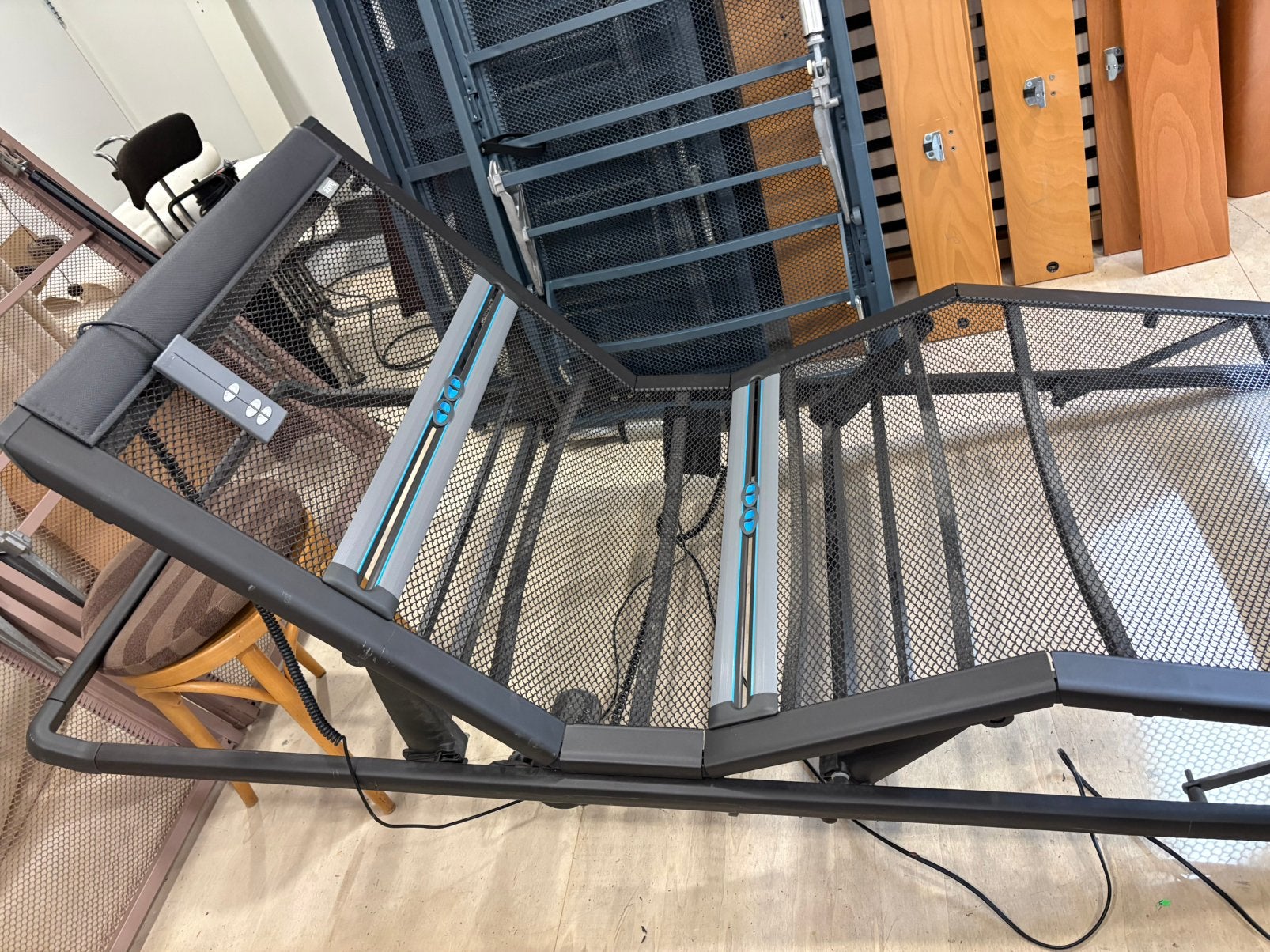 Te koop AVS Auping Spiraal 2 x 90 x 200 2 motorig ., Ophalen, 90 cm, Eenpersoons, Zo goed als nieuw