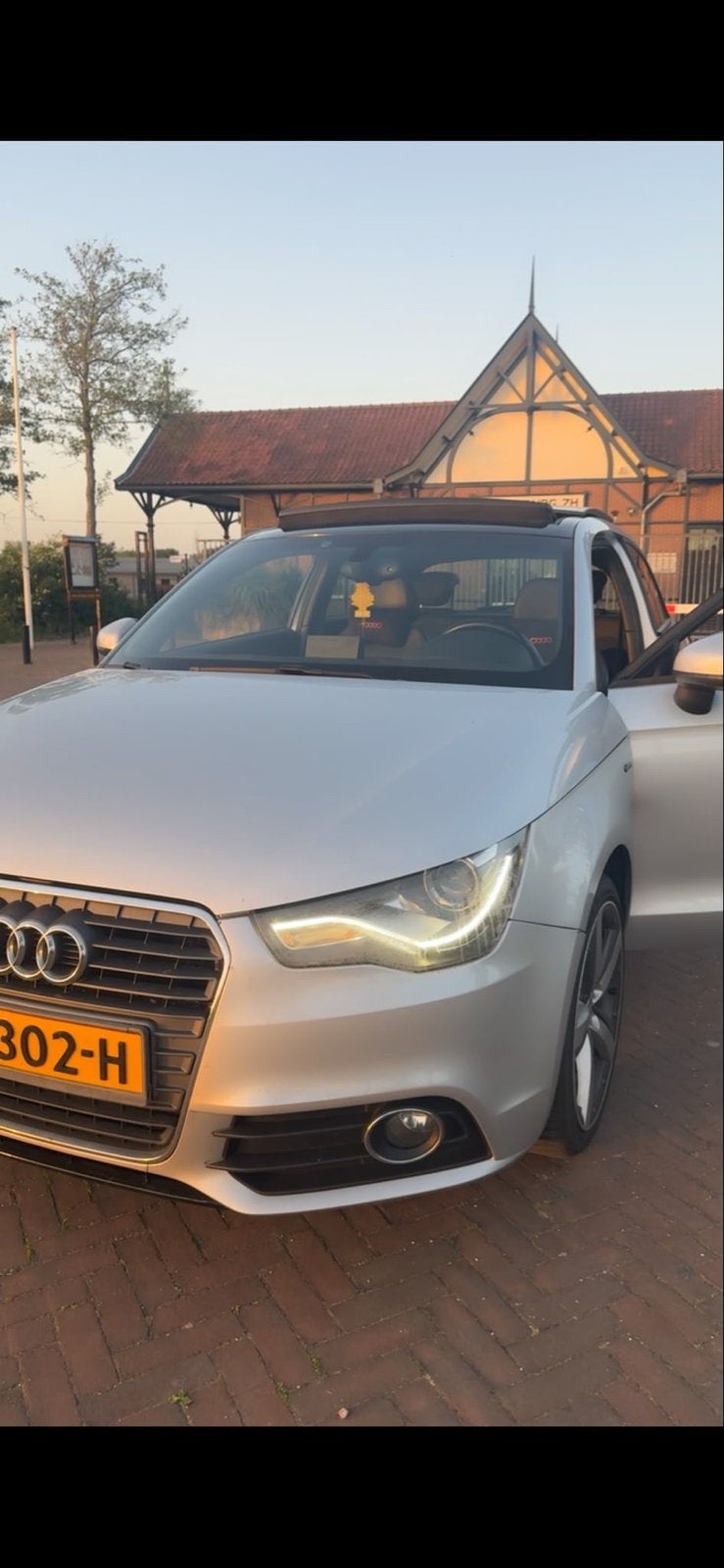 Audi A1 1.6 TDI 77KW 2011 Grijs, Voorwielaandrijving, A1, 4 cilinders, 4 stoelen