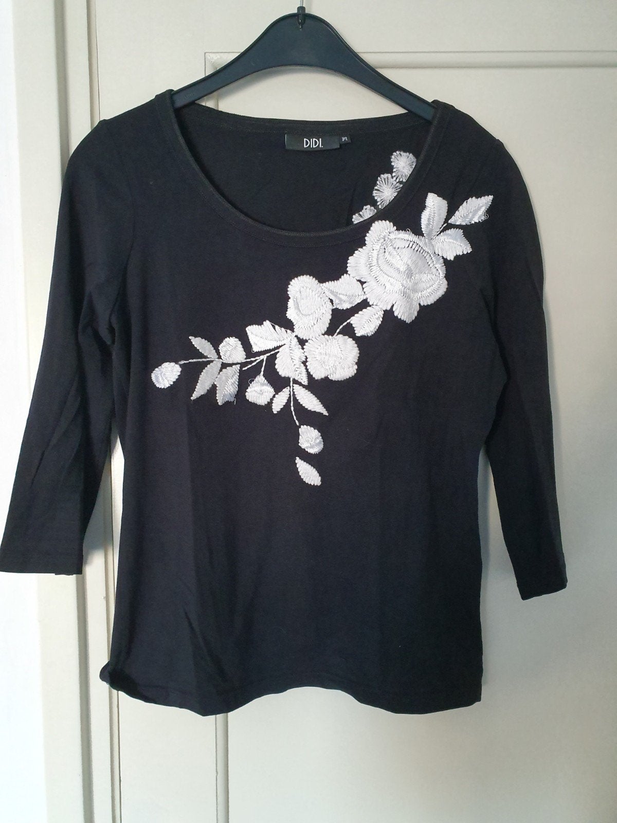 Shirt van Didi maat m. Met wit borduursel aan de voorkant en, Maat 38/40 (M), Wit, Ophalen of Verzenden, Zo goed als nieuw