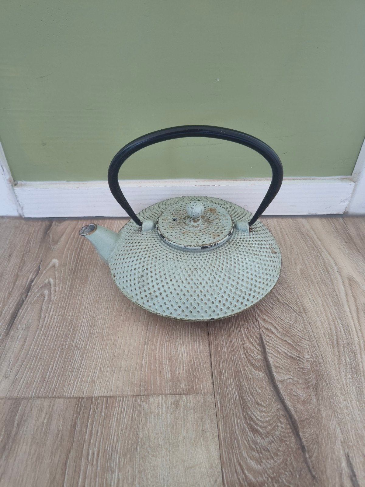 Prachtige groene gietijzeren theepot met hengsel en deksel., Ophalen of Verzenden