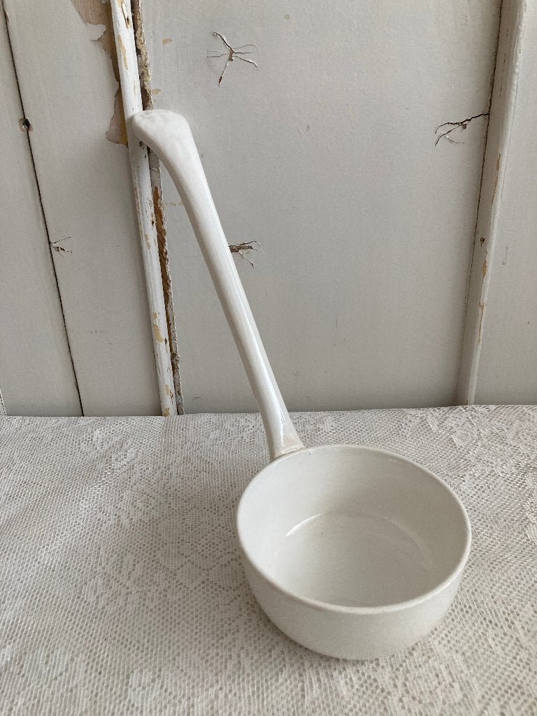 Brocante witte aardewerk soeplepel, Ophalen of Verzenden