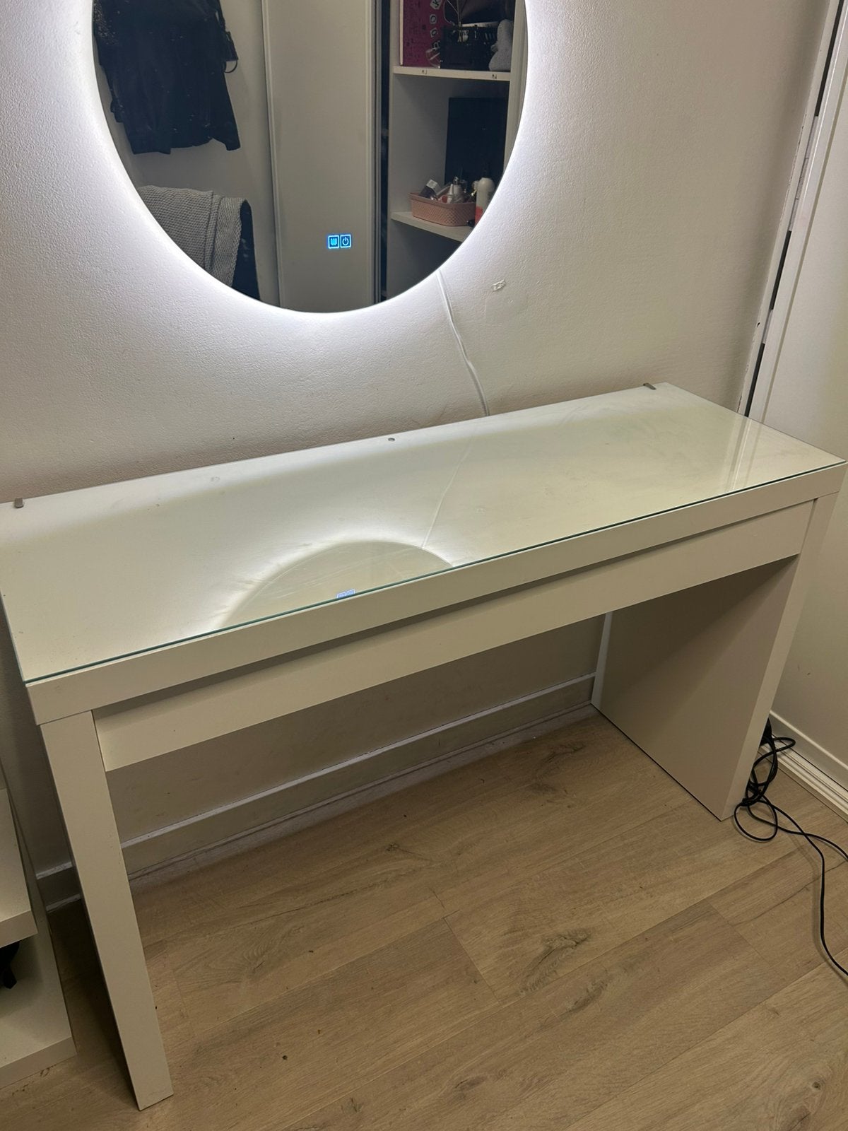Witte ikea bureau, Ophalen, Hout, Zo goed als nieuw, IKEA