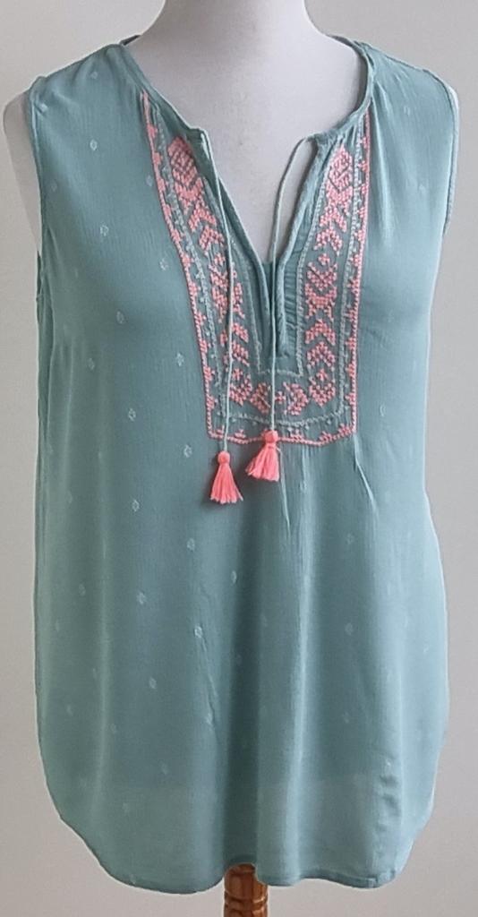 Hema zachtgroene blouse top met borduur mt. L, Maat 42/44 (L), Ophalen of Verzenden, Zo goed als nieuw, Zonder mouw