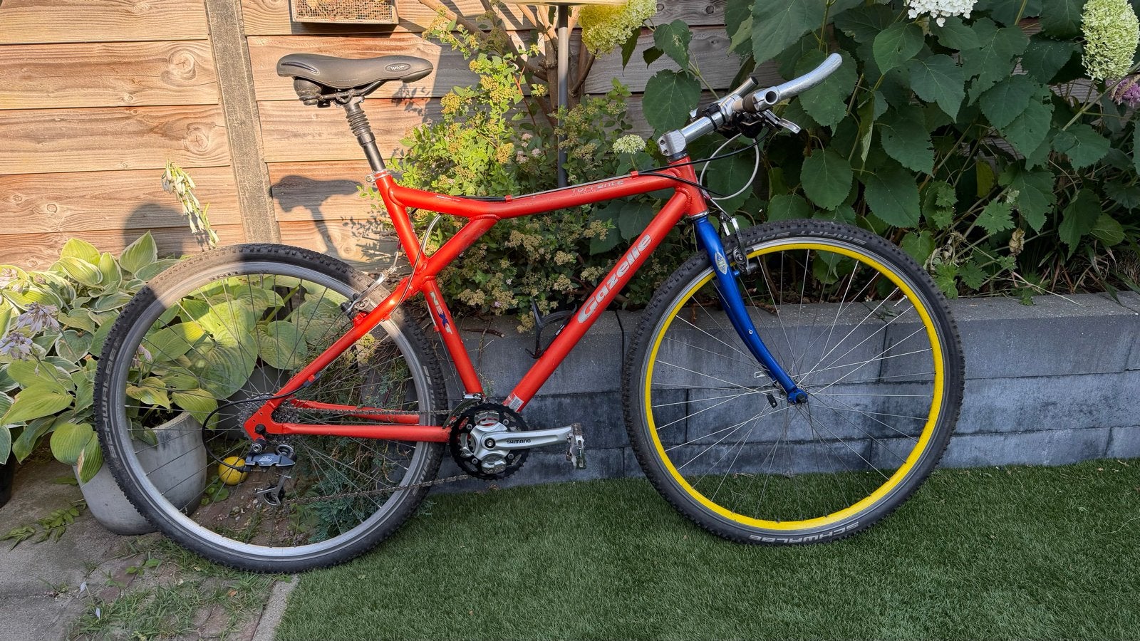 Gazelle Torrente Mountainbike - Oranje met blauwe voorvork, Ophalen, Gebruikt, Heren, Geen vering