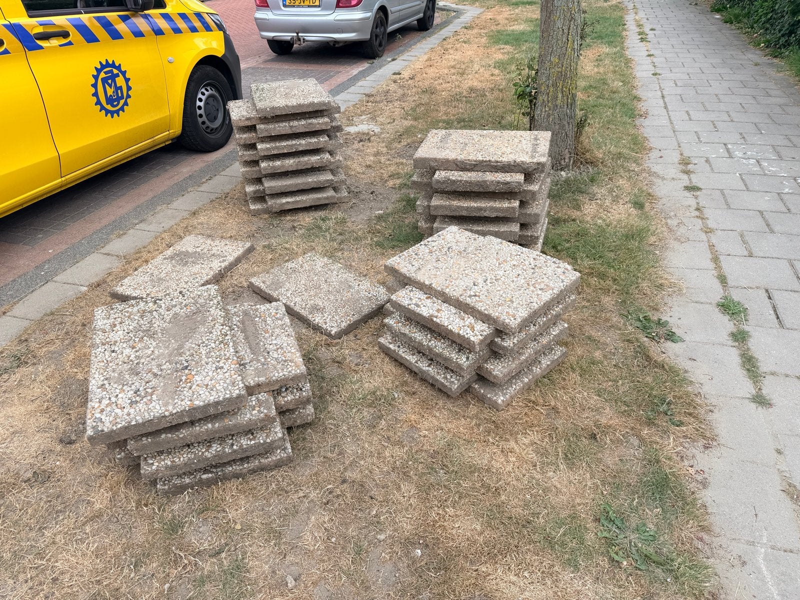 Gratis Gebruikte terrastegels van beton, 60x40, Tuin en Terras, Ophalen, Gebruikt, 10 m² of meer, Beton
