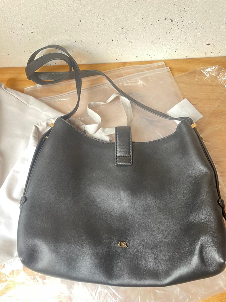 Charles & Keith hobo bag, Ophalen of Verzenden, Nieuw, Zwart, Schoudertasje