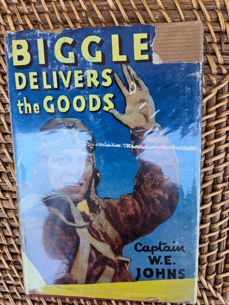 Biggles delivers the goods, Boeken, Ophalen of Verzenden, Gelezen, Capt. W.E. Johns