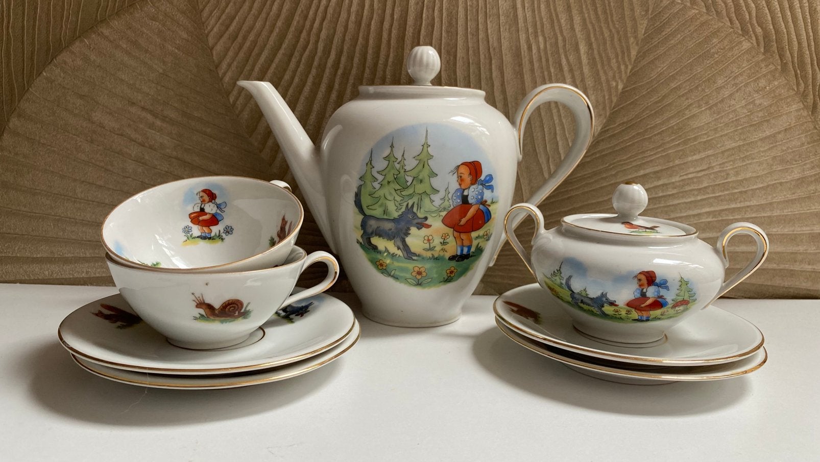 Vintage servies onderdelen Roodkapje en de Boze Wolf, Overige merken, Overige typen, Vintage, Ophalen of Verzenden