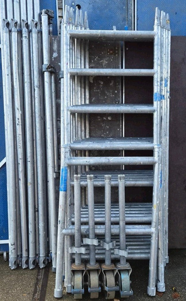 te koop Zelfborgende frames aluminium rolsteiger 8.20, Doe-het-zelf en Verbouw, Gebruikt, Ophalen of Verzenden, Rolsteiger of Kamersteiger