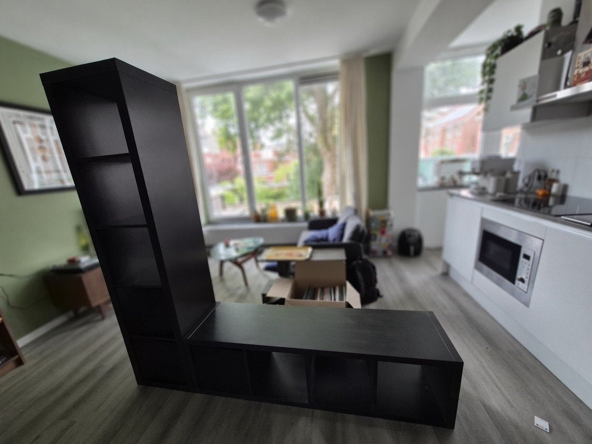 Twee zwarte IKEA KALLAX kasten met inzetdeurtjes, Ophalen, Gebruikt, Met deur(en)