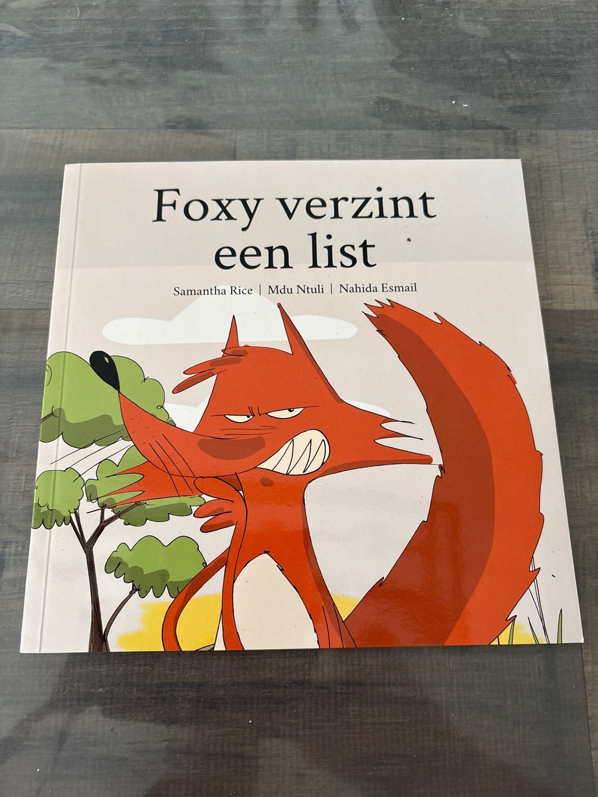 Foxy verzint een list - Zo goed als nieuw kinderboek, Boeken, Ophalen of Verzenden, Zo goed als nieuw, Fictie algemeen