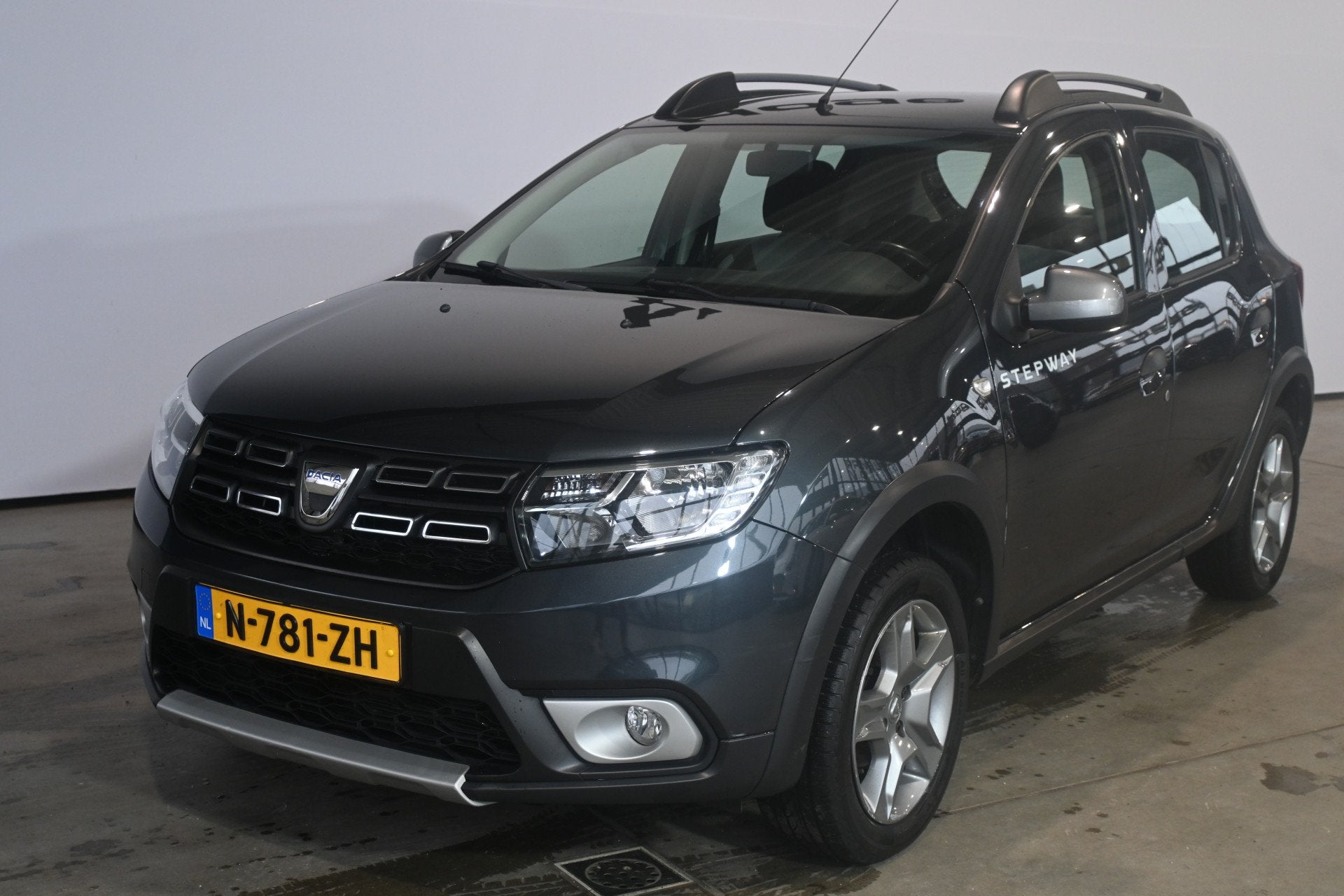 Dacia Sandero 0.9 TCe Stepway Tech Road Airco Navigatie Trek, Auto's, 898 cc, Stof, Met garantie (alle), Bedrijf