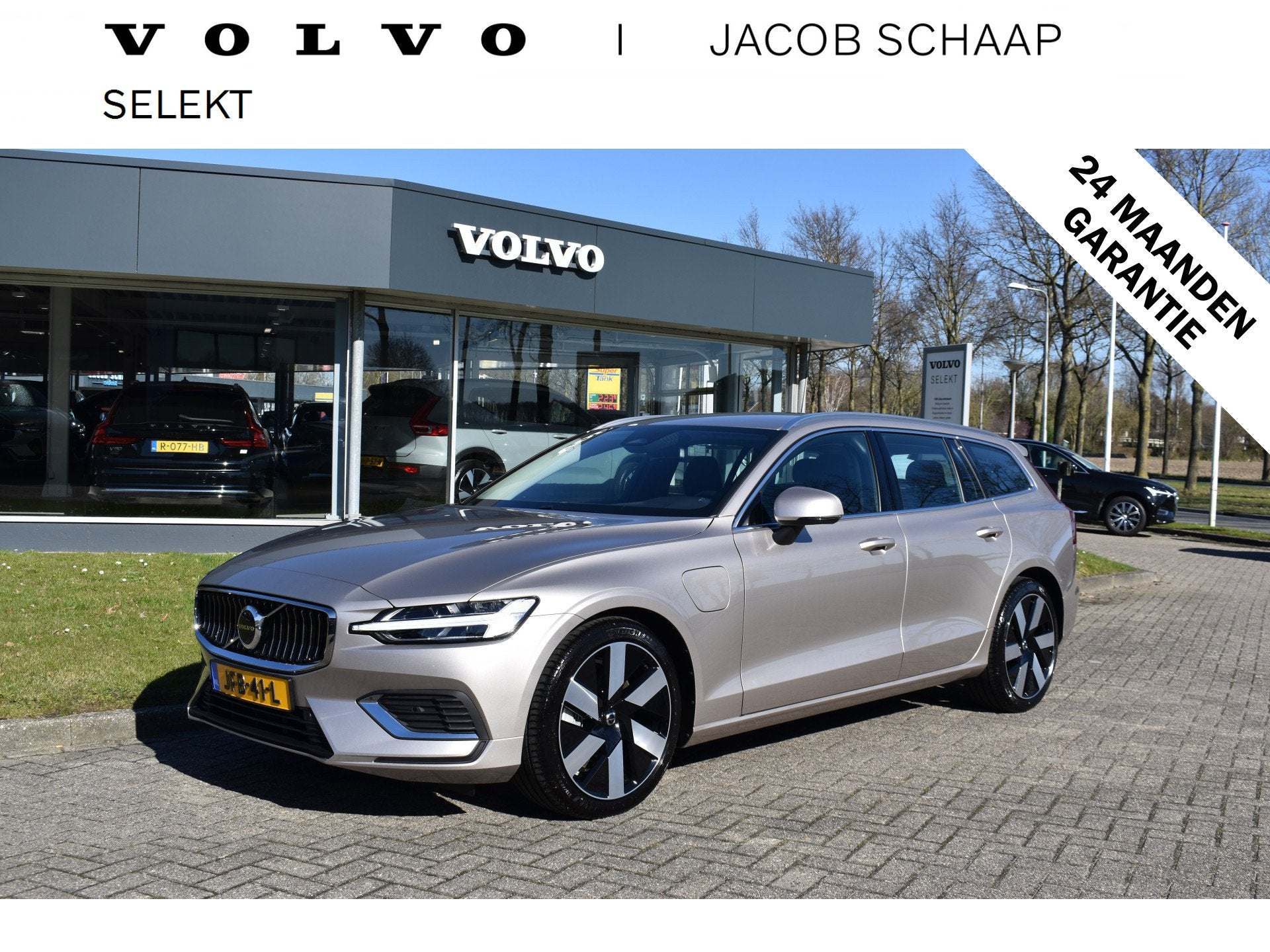 Volvo V60 T6 AWD 350PK Plug-in Hybrid Essential Bright | NIE, Auto's, Automaat, 4 cilinders, Zilver of Grijs, Skiluik