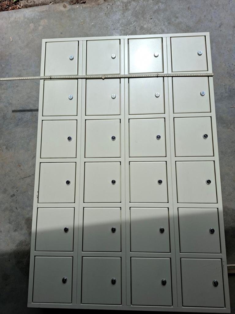 kast met kluisjes 120 hoog 80 breed 15 cm diep, Huis en Inrichting, Brandblussers en Brandkasten, Ophalen, Zo goed als nieuw, Brandkast