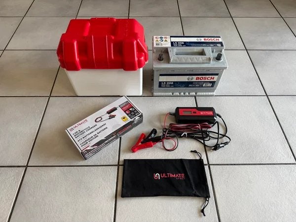 ZGAN ! Bosch 75Ah met accubak en NIEUWE ! accu oplader., Ophalen, Zo goed als nieuw, Motor en Techniek