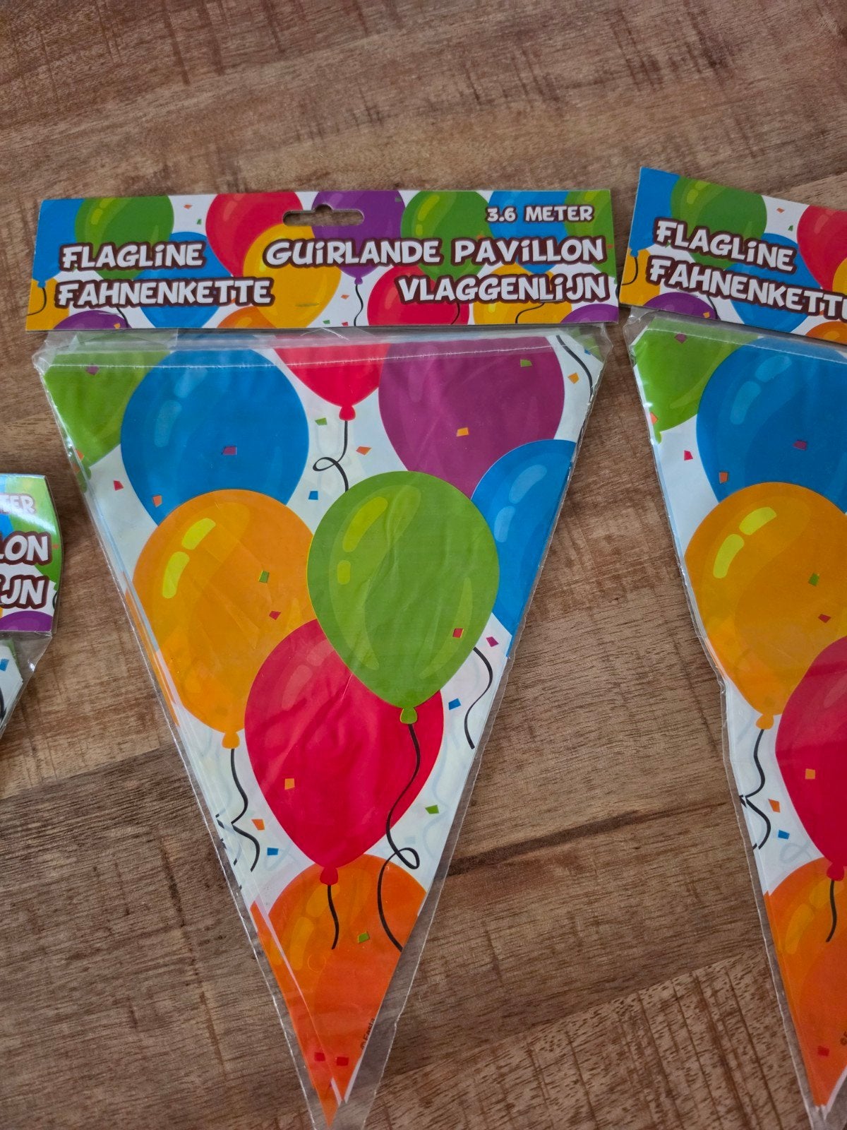 Set van 22 vrolijke slingers, elk 3.6 meter lang, met een, Diversen, Ophalen of Verzenden, Nieuw