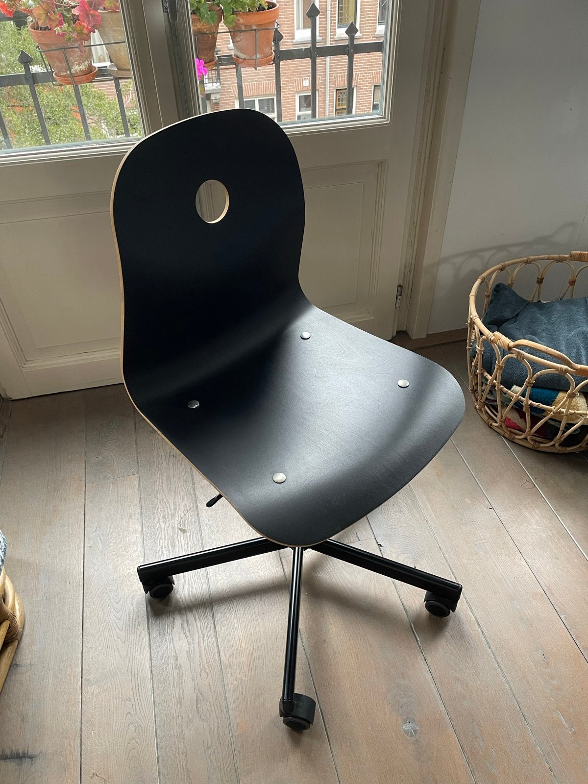 IKEA SPORREN Bureaustoel - Zwart met houten accenten