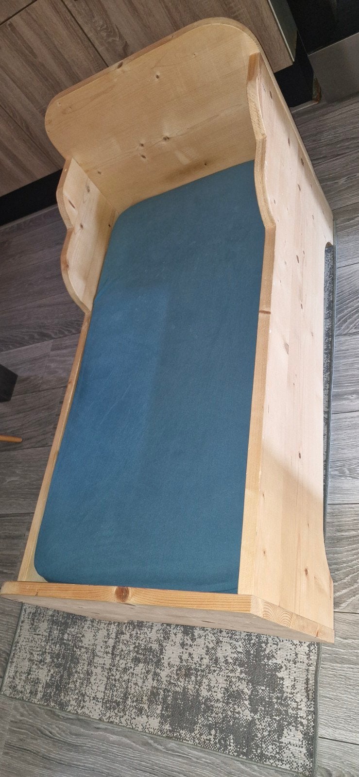 Houten wieg met matrasje, Kinderen en Baby's, Babywiegjes en Ledikanten, Zo goed als nieuw, Wieg, Ophalen of Verzenden