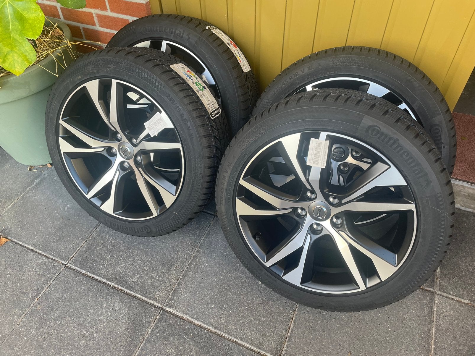 Nieuwe set velgen en winterbanden Volvo S60 III en V60 II, 18 inch, Velg(en), Nieuw, 235 mm