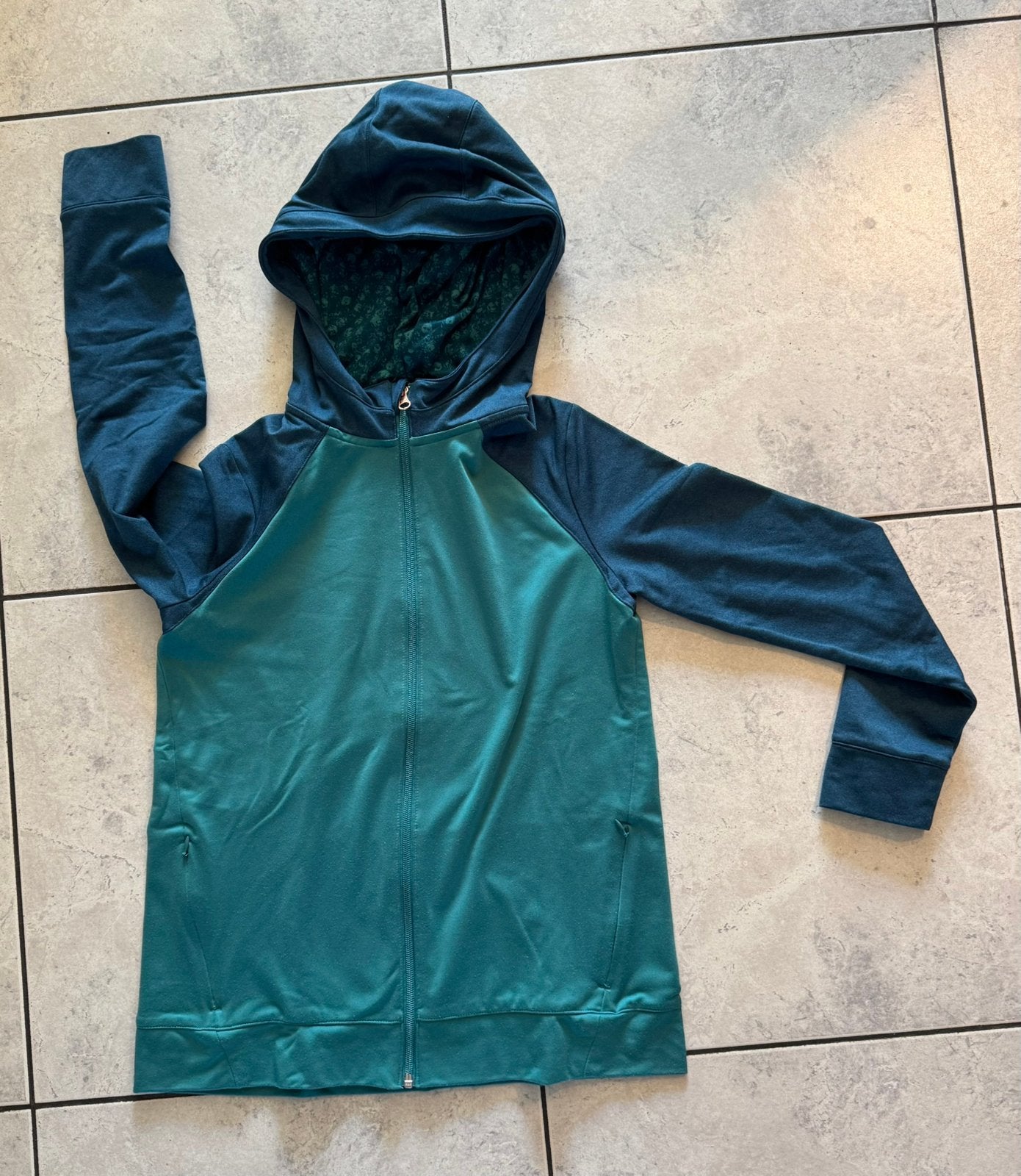 Sportvest met capuchon en bijpassende sportbroek, Kleding | Dames, Sportkleding, Ophalen of Verzenden, Fitness of Aerobics, Maat 36 (S)