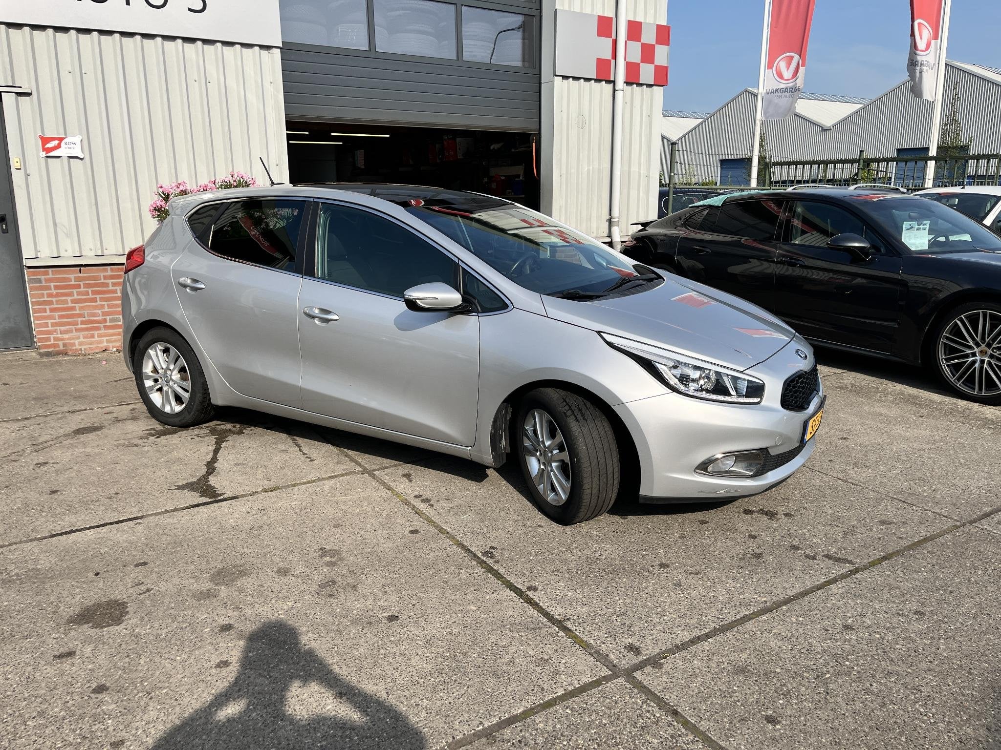 Kia cee'd 1.4 CVVT X-ecutive clima, cruise, camera, pano, pd, Auto's, Voorwielaandrijving, Euro 5, Stof, Gebruikt
