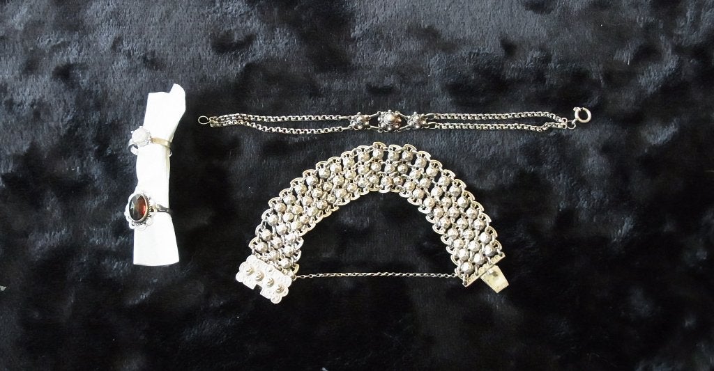 Antieke zilveren armband met Zeeuwse knop en Friese stijl, Ophalen of Verzenden, Gebruikt, Zilver, Zilver