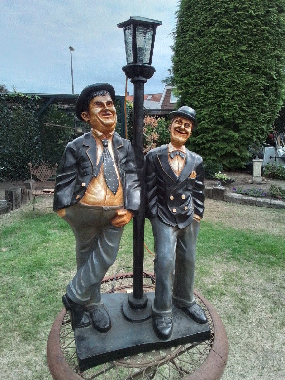 15687) Zeldzaam groot beeld Laurel en Hardy  hoog 110cm, Ophalen of Verzenden, Zo goed als nieuw, Beeldje of Poppetje