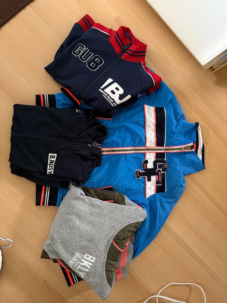 2 vesten 1 hoodie en een zomerjas 10 jaar, Verzenden, Trui of Vest, Zo goed als nieuw, Jongen