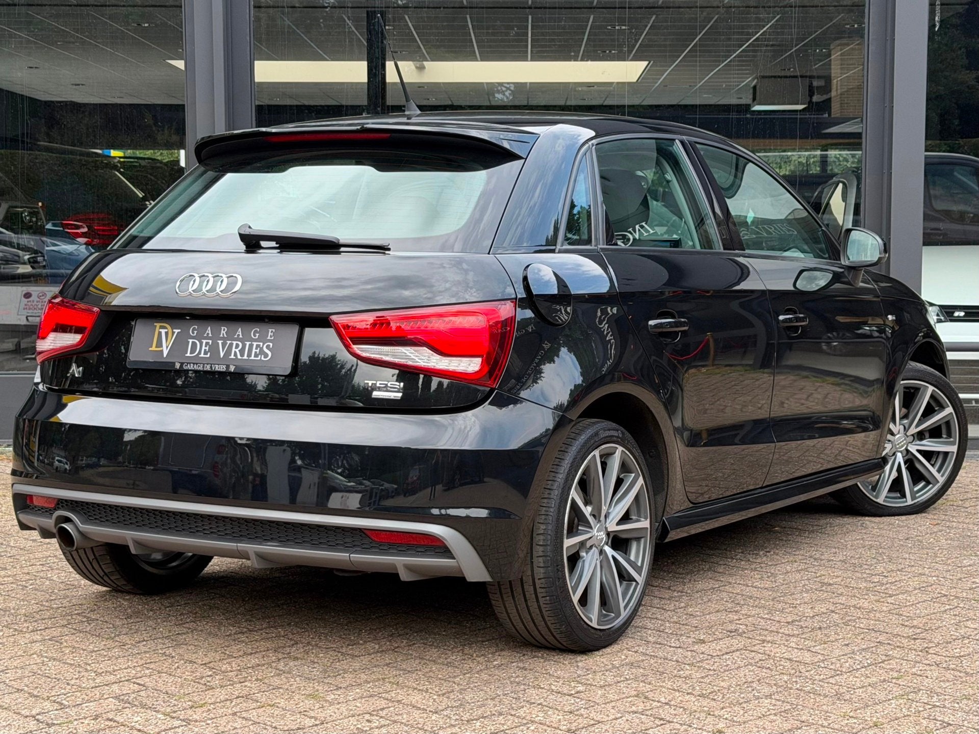 Audi A1 Sportback 1.0 TFSI S-Line Facelift Orig NL NAP Navi, Auto's, Audi, Voorwielaandrijving, Stof, 95 pk, 4 stoelen