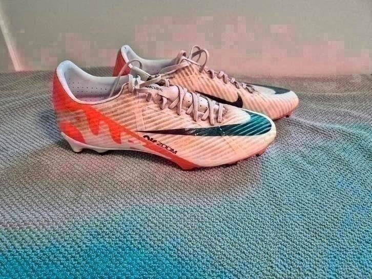 Nike mercurial voetbalschoenen draagmaat 39  Zelde gedragen, Ophalen of Verzenden, Zo goed als nieuw, Schoenen