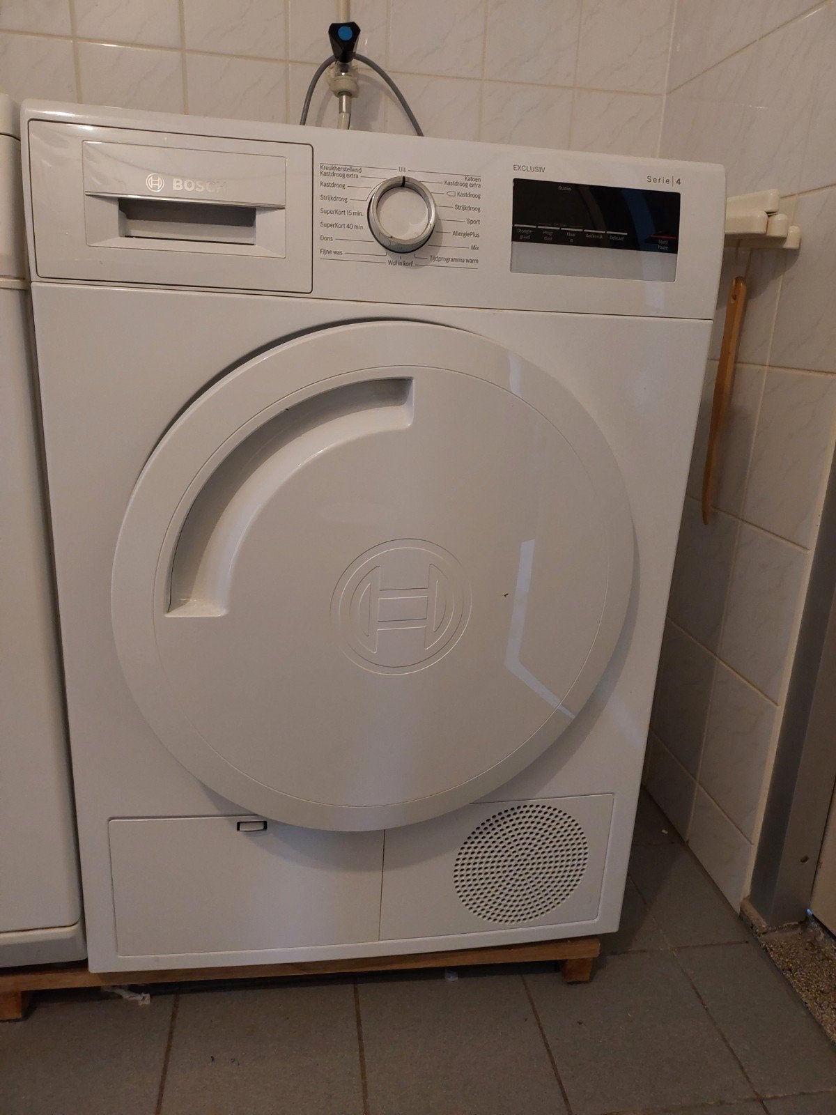 Bosch Serie 4 Exclusiv droger - 3 jaar oud, Ophalen, 6 tot 8 kg, Gebruikt, Voorlader