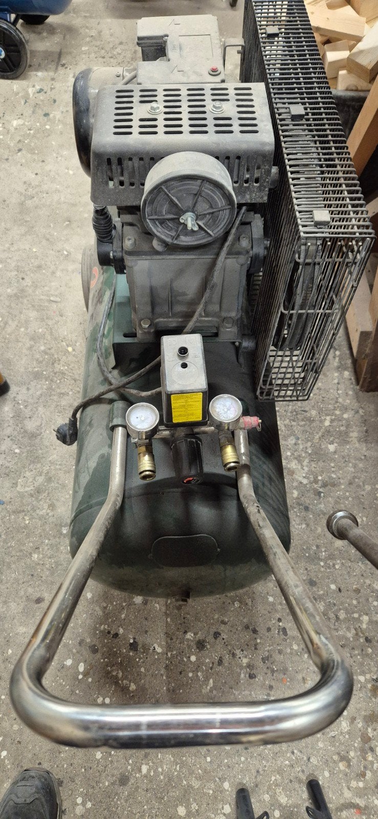 compressor 150 l, Doe-het-zelf en Verbouw, 100 liter of meer, Ophalen, Gebruikt, Minder dan 200 liter/min