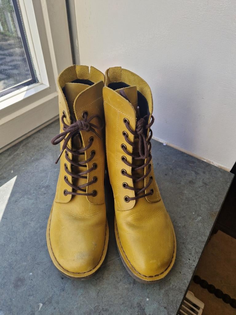 Fly London, gele veterlaarsjes, mt 36, Ophalen of Verzenden, Zo goed als nieuw, Geel