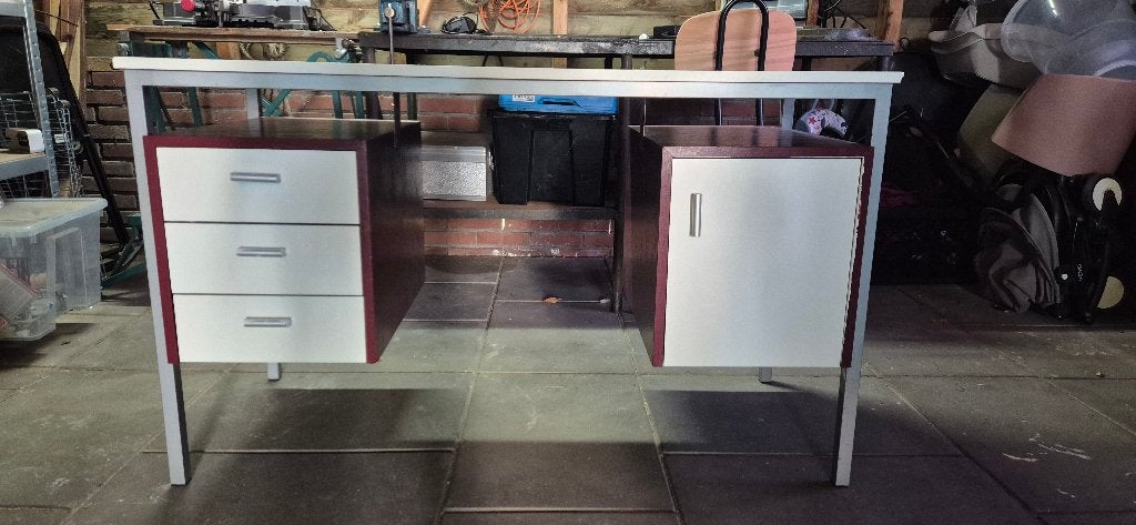 Gratis bureau, Gebruikt, 120 cm, Overige merken, Overige materialen