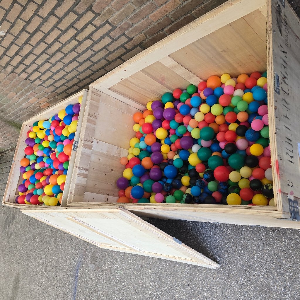 Grote houten kisten met gekleurde ballenbak ballen, Ophalen, Gebruikt