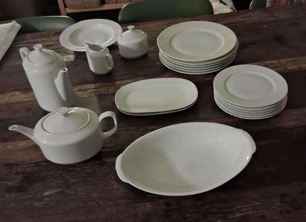 servies C.M. Hutschenreuther Hohenberg, Ophalen, Zo goed als nieuw, Effen, Porselein