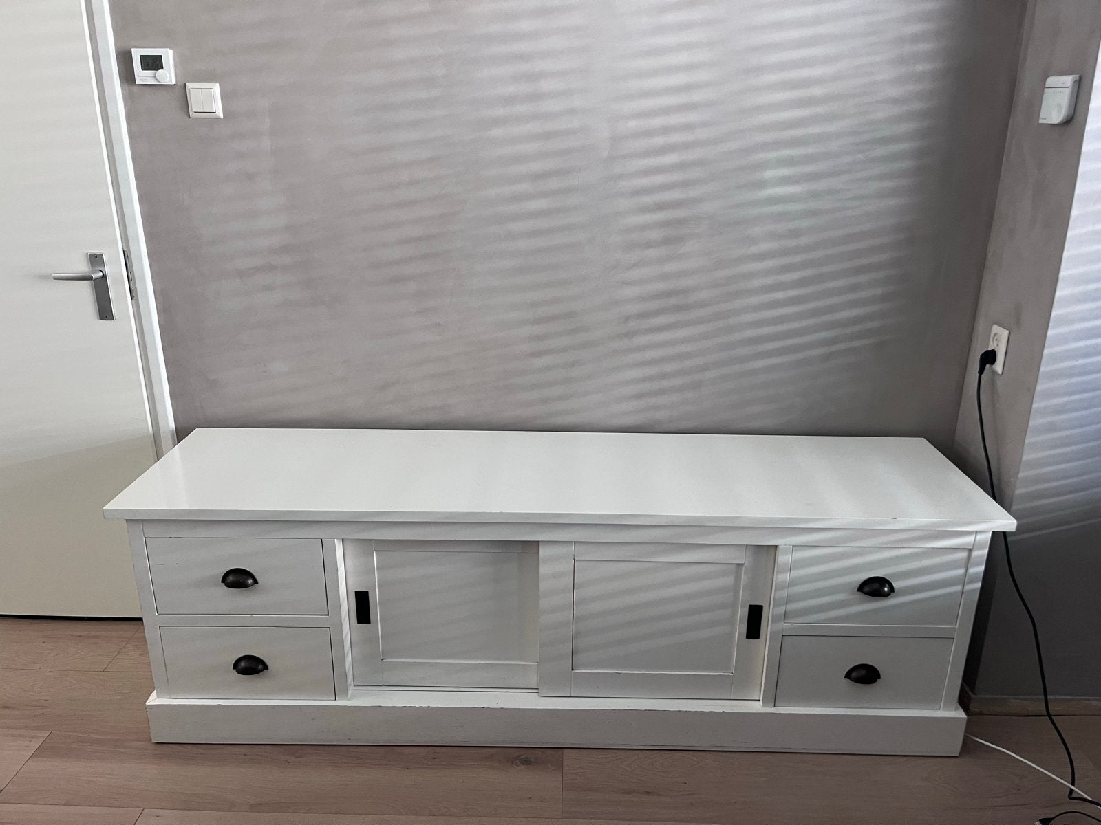 Stevig wit tv-meubel met zwarte handgrepen - 200x50x65cm, Ophalen, Gebruikt, 200 cm of meer, Minder dan 100 cm