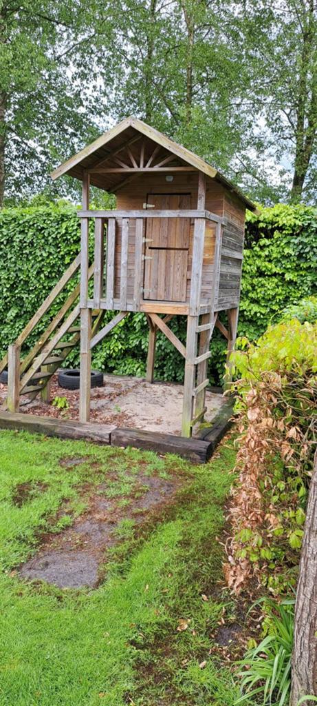 Houten Speelhuisje op Palen met Trap, Ophalen